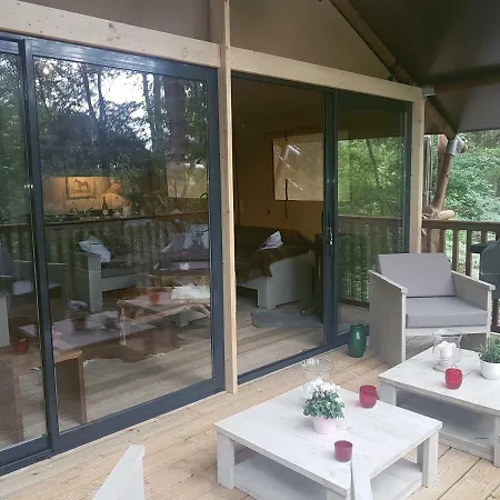 Le Refuge * نامور